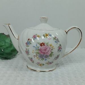 Vintage Sadler England Porcelain/Ceramic Single Serving Rose Floral Tea Pot
